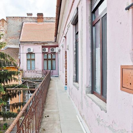 Roman Flat Oradea Exterior photo