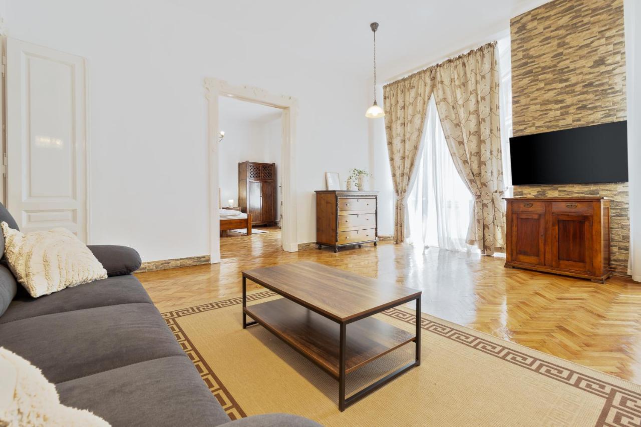 Roman Flat Oradea Exterior photo