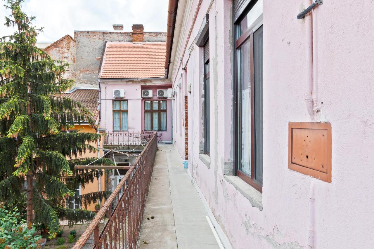 Roman Flat Oradea Exterior photo