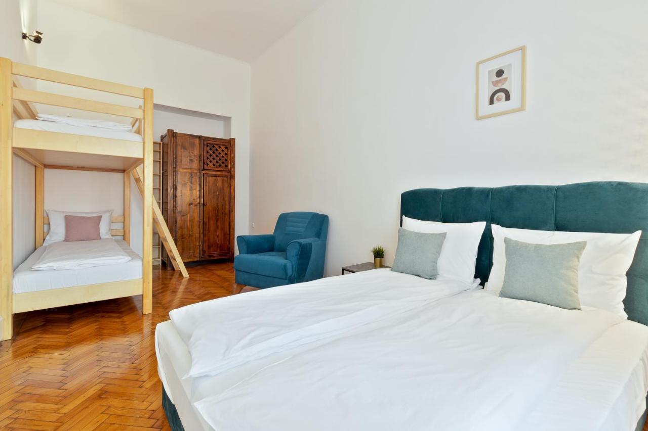 Roman Flat Oradea Exterior photo